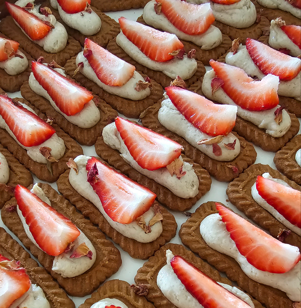 Strawberries & Creme Biscoff
