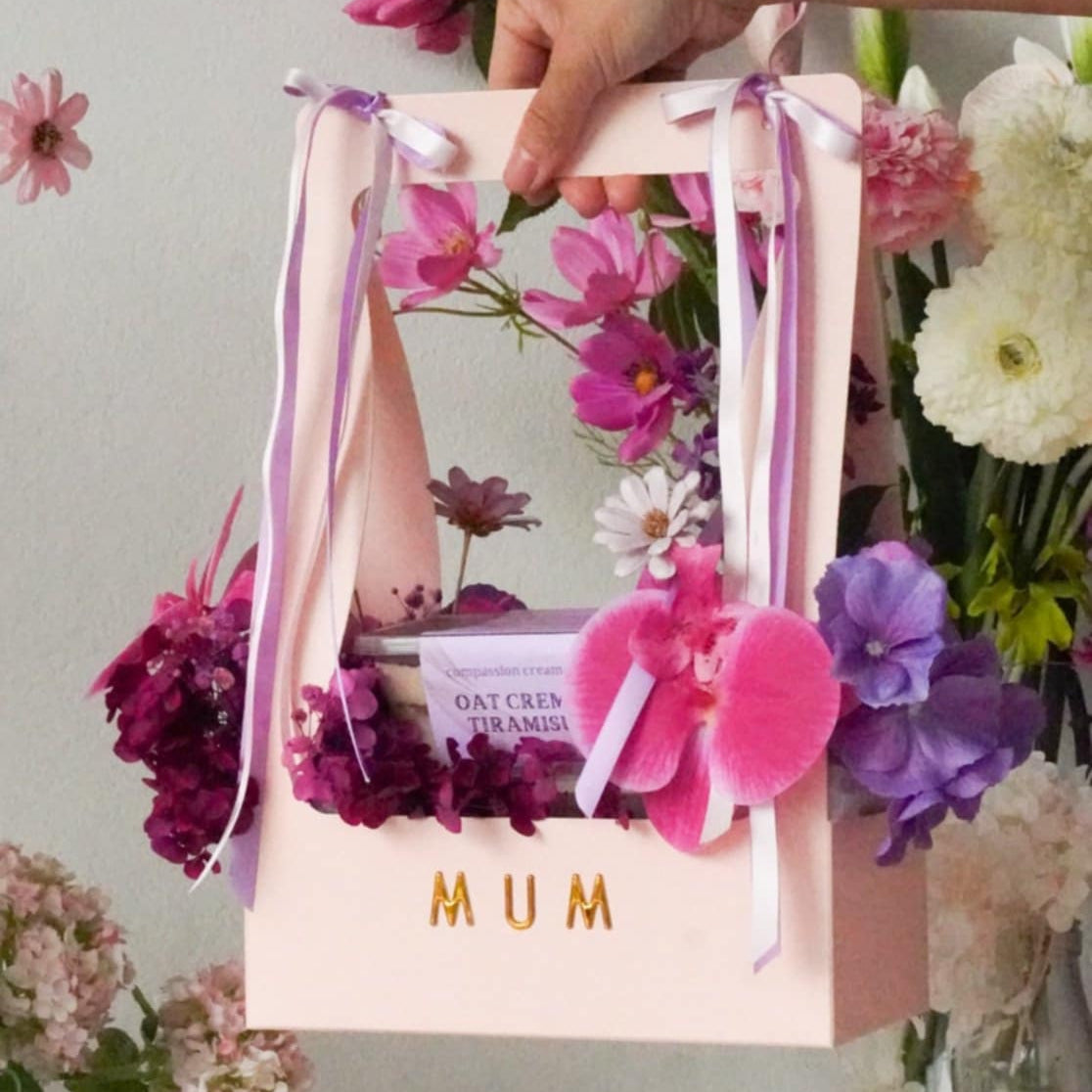 Deluxe Tiramisu & Flower Hamper