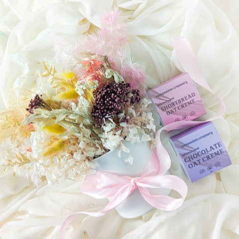 [MUM'S EXCLUSIVE] Abundant Love - Dessert Duo & Medium Flower Box [$100 Value]
