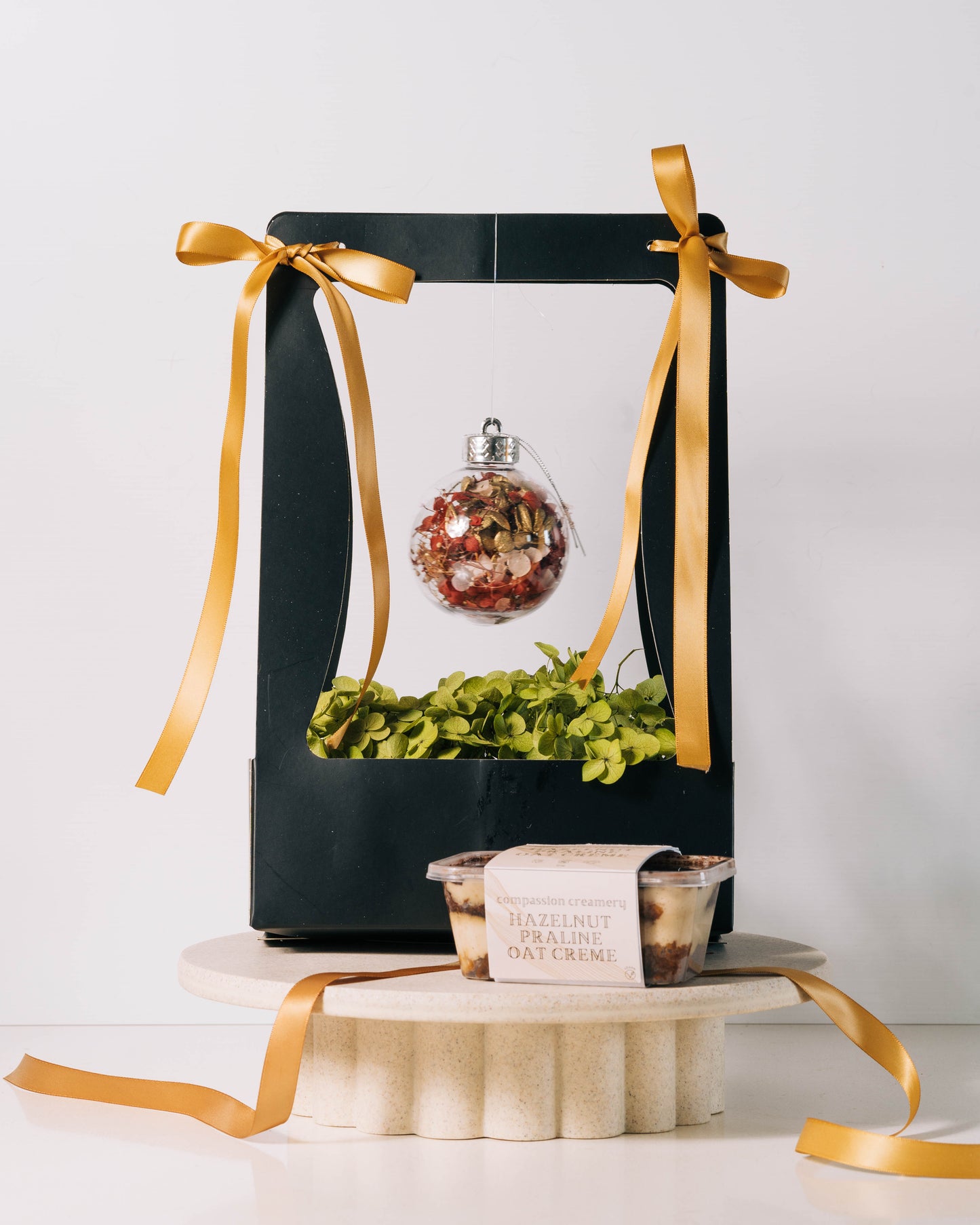 Christmas Floral Bauble and Tiramisu Bag